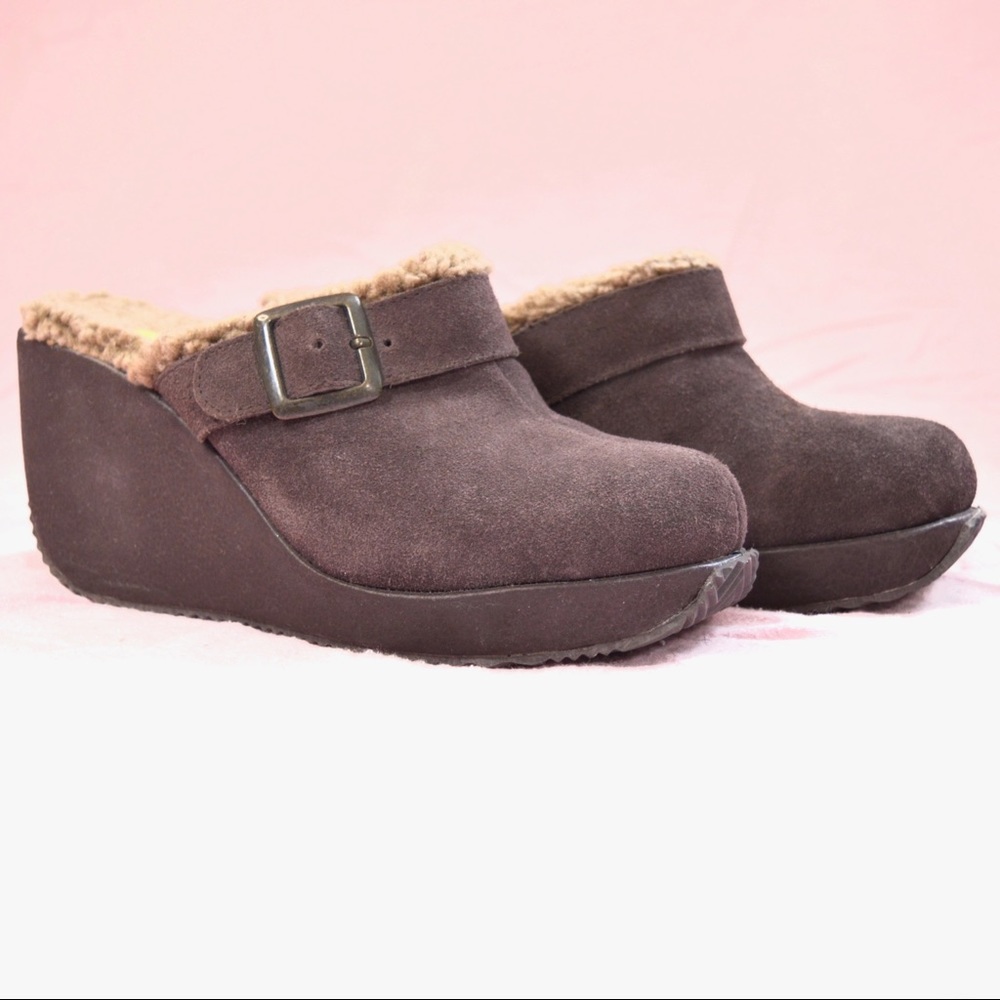Brown suede clogs with tan faux shearling. Women’s size 7. Platforms. Mules